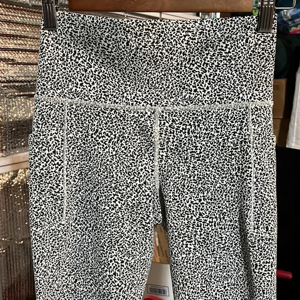 Athleta Women 25” Salutation Stash II Textured Tight 631936 Black White Size XS - Picture 3 of 6